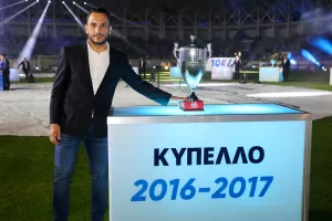 Ολες οι προσωπικότητες του Απόλλωνα που μετέφεραν τα τρόπαια στο νέο γήπεδο (φώτος)