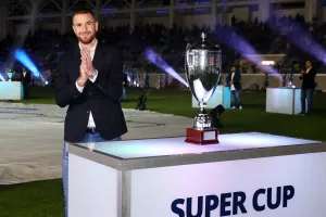 Ολες οι προσωπικότητες του Απόλλωνα που μετέφεραν τα τρόπαια στο νέο γήπεδο (φώτος)