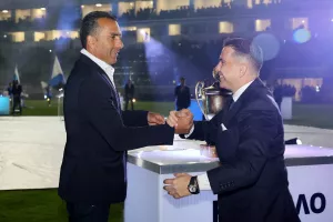 Ολες οι προσωπικότητες του Απόλλωνα που μετέφεραν τα τρόπαια στο νέο γήπεδο (φώτος)
