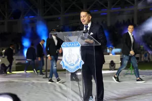 Ολες οι προσωπικότητες του Απόλλωνα που μετέφεραν τα τρόπαια στο νέο γήπεδο (φώτος)