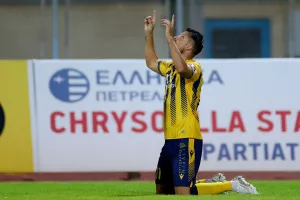 "Σεφτέ" ο Μιραλάς με την "γαλαζοκίτρινη" (φώτος)
