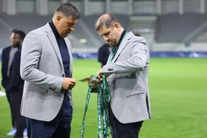 Η πρώτη του ΑΠΟΕΛ στον αγωνιστικό χώρο του νέου γηπέδου Λεμεσού (φώτος)
