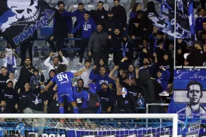 Γκολ με κεφαλιά ο Ουάρντα και... ανέβηκε στην κερκίδα! (φώτος/βίντεο)