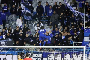 Γκολ με κεφαλιά ο Ουάρντα και... ανέβηκε στην κερκίδα! (φώτος/βίντεο)