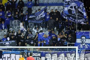 Γκολ με κεφαλιά ο Ουάρντα και... ανέβηκε στην κερκίδα! (φώτος/βίντεο)