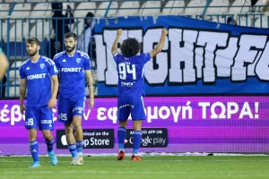 Γκολ με κεφαλιά ο Ουάρντα και... ανέβηκε στην κερκίδα! (φώτος/βίντεο)