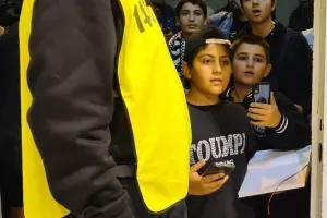 Μικροί και μεγάλοι... μαζεύτηκαν για φωτογραφίες και αυτόγραφα! (Φώτος)