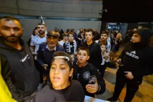 Μικροί και μεγάλοι... μαζεύτηκαν για φωτογραφίες και αυτόγραφα! (Φώτος)