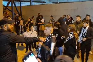 Μικροί και μεγάλοι... μαζεύτηκαν για φωτογραφίες και αυτόγραφα! (Φώτος)
