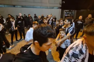 Μικροί και μεγάλοι... μαζεύτηκαν για φωτογραφίες και αυτόγραφα! (Φώτος)