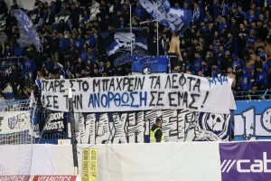 ΜΑΧΗΤΕΣ/ Πανό κατά Πουλλαΐδη