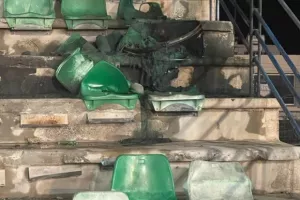 ΝΕΟΤΕΡΟ φωτορεπορτάζ/ Ασχήμιες δίχως τέλος