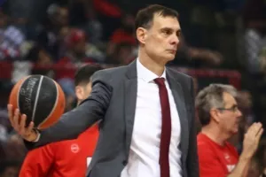 Ο Μπαρτζώκας έγινε ο 4ος «100άρης» προπονητής του Ολυμπιακού