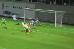 Δόξα – ΑΕΚ: "Καρδιοχτύπησε" αλλά... απέδρασε με Γκιούρτσο! (Φώτος)