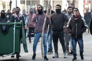 Ρομά επιχείρησαν να εισβάλουν στο Αστυνομικό Τμήμα - Έξι συλλήψεις