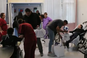 Ανόρθωση και "Singular"... μοίρασαν δώρα και χαμόγελα (Φώτος)