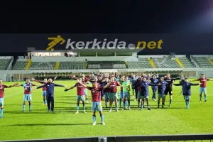 Μετά την τριάρα/ Αποθέωσαν παίκτες και τεχνικό τιμ! (Βίντεο - Kerkida)