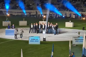 Ο Ιωάννης Πίττας μπήκε με το Κύπελλο του 2016 και αποθεώθηκε (βίντεο)