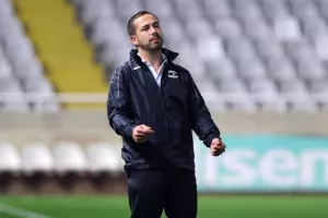 Ολυμπιακός - Άρης: "Mπλόκο" του αλύγιστου Τακτακαλά! (φώτος)