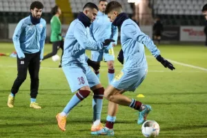 Δόξα - ΕΝΠ: Βυσσινί... απόλαυση και επιβλητική τριάρα! (Φώτος)
