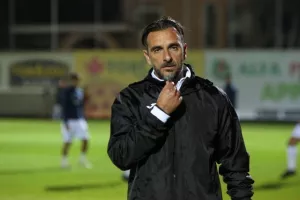Δόξα - ΕΝΠ: Βυσσινί... απόλαυση και επιβλητική τριάρα! (Φώτος)
