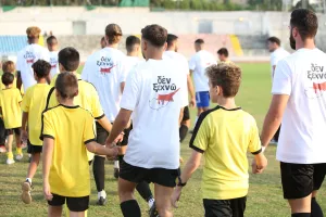 "Ξεκινήσαμε για να το κάνουμε ξανά" (Aνακοίνωσε λαχνούς ενίσχυσης)