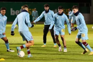 Δόξα - ΕΝΠ: Βυσσινί... απόλαυση και επιβλητική τριάρα! (Φώτος)