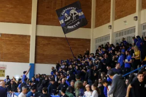 H βραδιά έκλεισε με... "Χώμα που περπάτησα" (βίντεο kerkida)