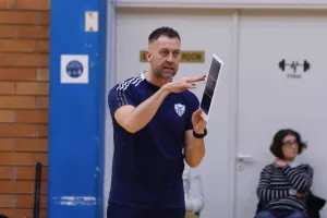 Πήρε το ντέρμπι, παρέμεινε πρώτη! (φώτος)