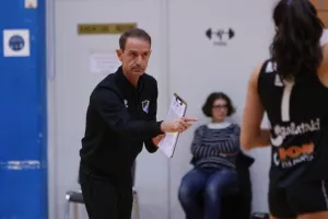 Πήρε το ντέρμπι, παρέμεινε πρώτη! (φώτος)