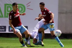 Δόξα - ΕΝΠ: Βυσσινί... απόλαυση και επιβλητική τριάρα! (Φώτος)