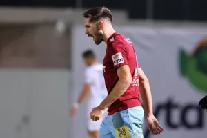 Δόξα - ΕΝΠ: Βυσσινί... απόλαυση και επιβλητική τριάρα! (Φώτος)