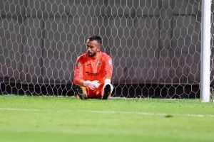 Δόξα - ΕΝΠ: Βυσσινί... απόλαυση και επιβλητική τριάρα! (Φώτος)