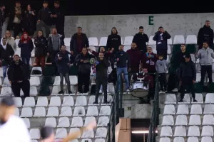 Δόξα - ΕΝΠ: Βυσσινί... απόλαυση και επιβλητική τριάρα! (Φώτος)