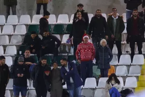 Δόξα - ΕΝΠ: Βυσσινί... απόλαυση και επιβλητική τριάρα! (Φώτος)