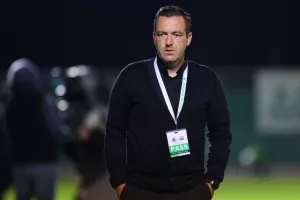 Δόξα - ΕΝΠ: Βυσσινί... απόλαυση και επιβλητική τριάρα! (Φώτος)