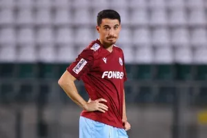 Δόξα - ΕΝΠ: Βυσσινί... απόλαυση και επιβλητική τριάρα! (Φώτος)