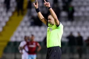 Δόξα - ΕΝΠ: Βυσσινί... απόλαυση και επιβλητική τριάρα! (Φώτος)