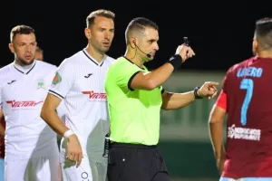 Δόξα - ΕΝΠ: Βυσσινί... απόλαυση και επιβλητική τριάρα! (Φώτος)