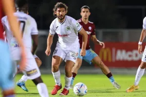 Δόξα - ΕΝΠ: Βυσσινί... απόλαυση και επιβλητική τριάρα! (Φώτος)