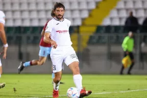 Δόξα - ΕΝΠ: Βυσσινί... απόλαυση και επιβλητική τριάρα! (Φώτος)