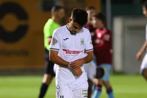 Δόξα - ΕΝΠ: Βυσσινί... απόλαυση και επιβλητική τριάρα! (Φώτος)