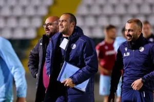 Δόξα - ΕΝΠ: Βυσσινί... απόλαυση και επιβλητική τριάρα! (Φώτος)