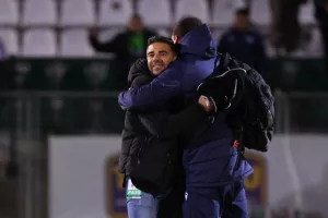 Δόξα - ΕΝΠ: Βυσσινί... απόλαυση και επιβλητική τριάρα! (Φώτος)