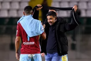 Δόξα - ΕΝΠ: Βυσσινί... απόλαυση και επιβλητική τριάρα! (Φώτος)