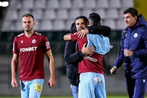 Δόξα - ΕΝΠ: Βυσσινί... απόλαυση και επιβλητική τριάρα! (Φώτος)