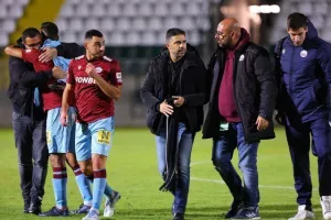 Δόξα - ΕΝΠ: Βυσσινί... απόλαυση και επιβλητική τριάρα! (Φώτος)