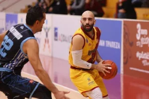 "Έπιασε" το ΑΠΟΕΛ στην κορυφή ο Κεραυνός! (φώτος) 