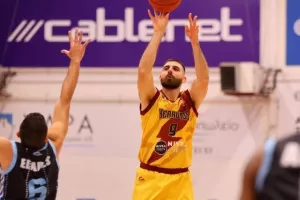 "Έπιασε" το ΑΠΟΕΛ στην κορυφή ο Κεραυνός! (φώτος) 