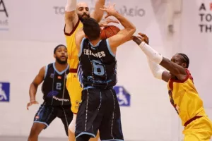 "Έπιασε" το ΑΠΟΕΛ στην κορυφή ο Κεραυνός! (φώτος) 